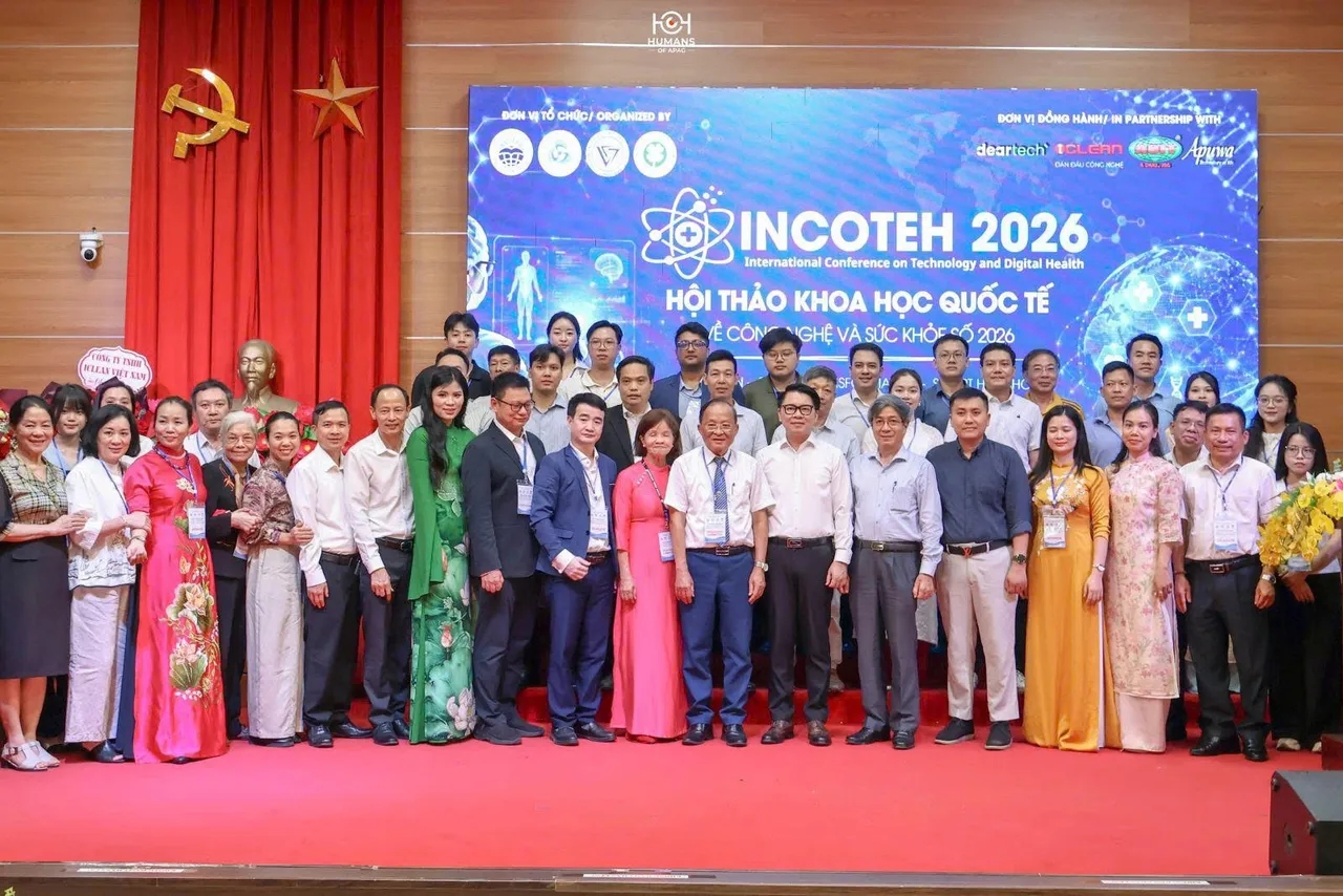 Đại biểu chụp ảnh lưu niệm tại INCOTEH 2026