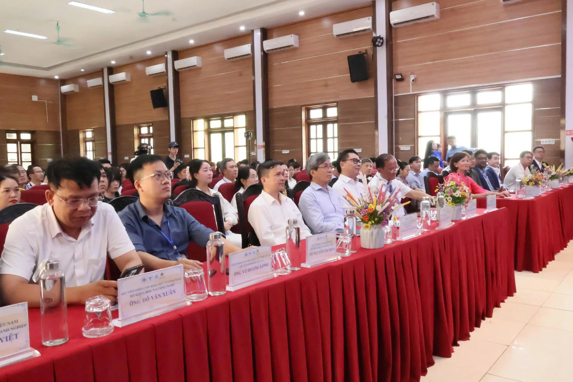 Đại biểu tham dự hội thảo INCOTEH 2026