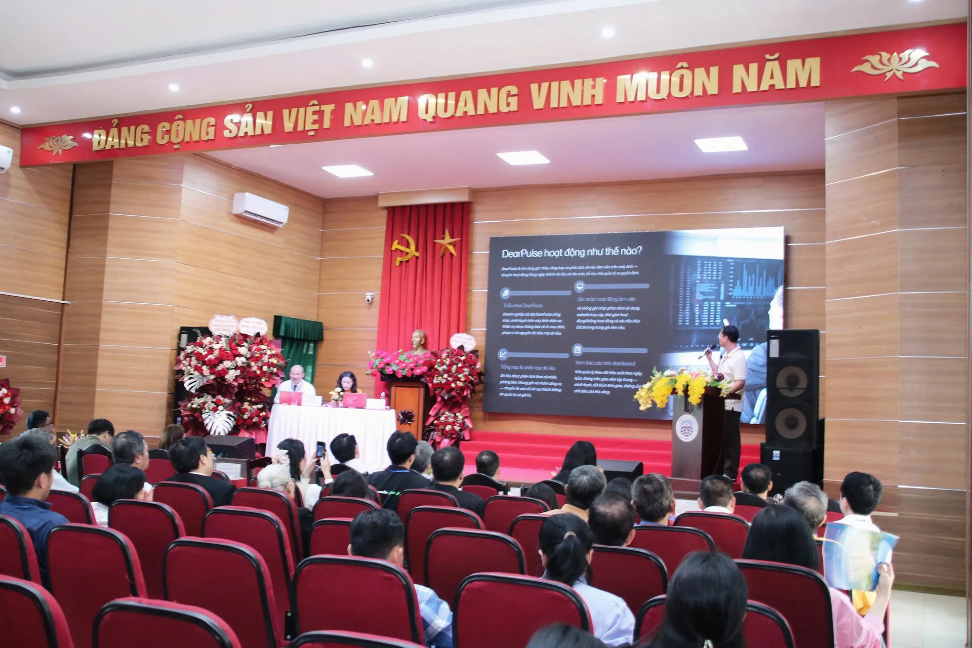 Toàn cảnh hội trường trình diễn DearPulse