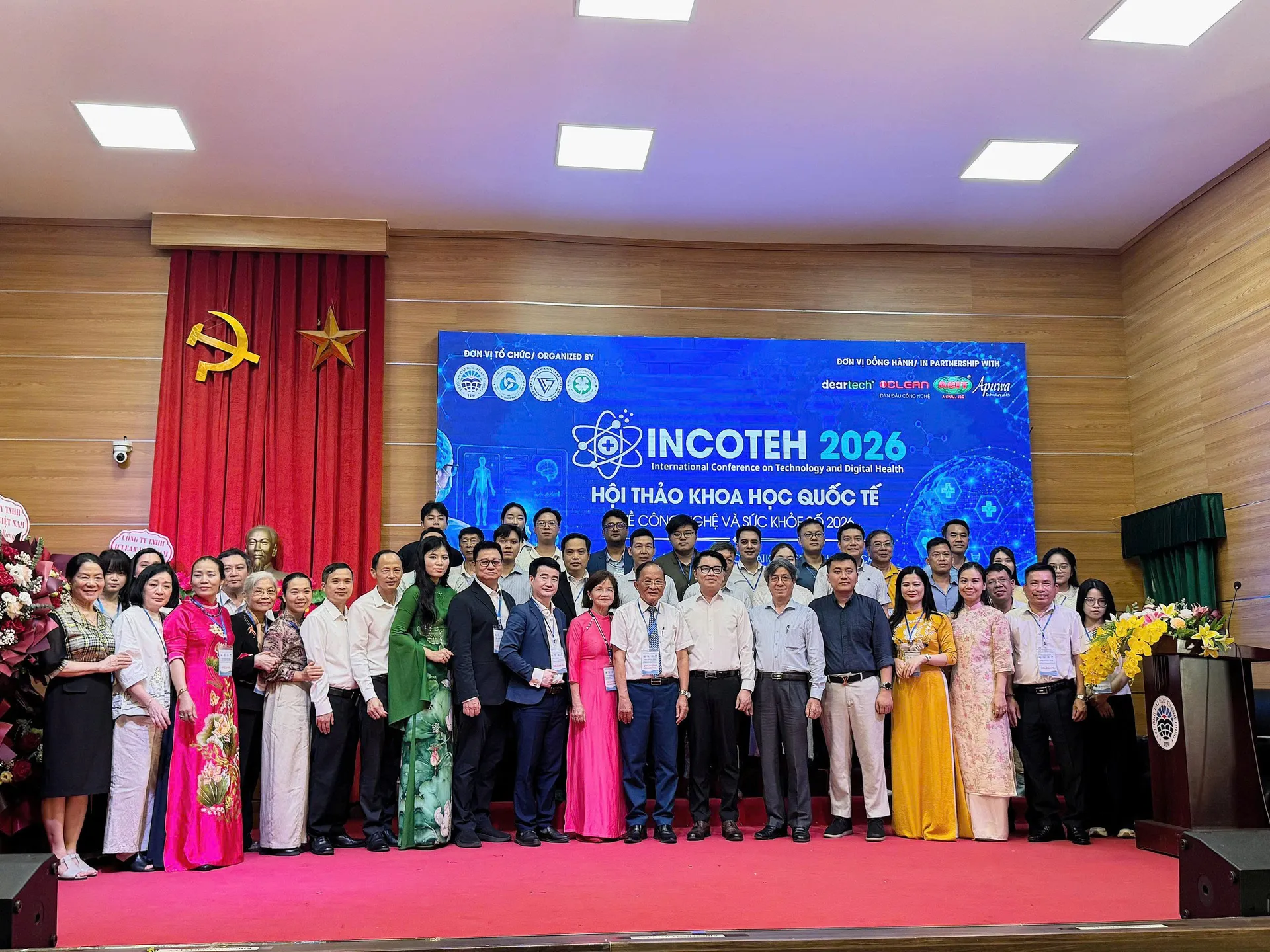 Ảnh tập thể đại biểu tại INCOTEH 2026